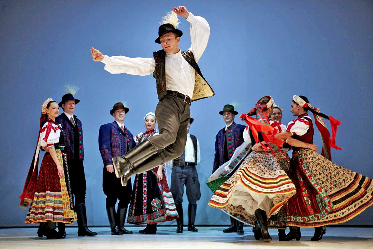 The Inspiration Behind Brahms' Hungarian Dances - The California